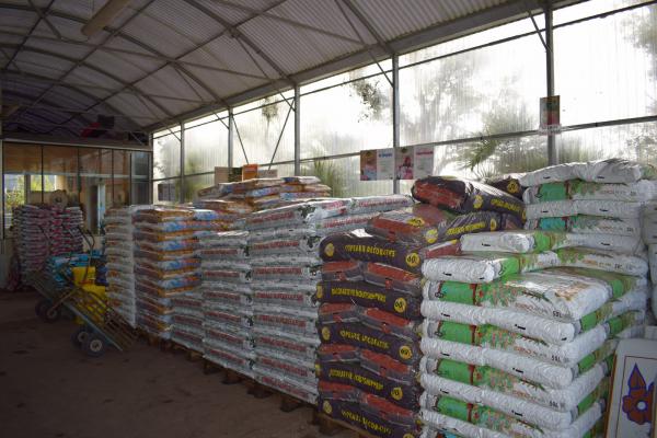 Vente, achat, piquets ardoise, Terre et matériaux, big bag, galets déco, livraison, terre criblée, terre tamisée, terre de bruyère, ,, La Rochelle, Rochefort, Ile de Ré, Fouras, Chatelaillon, Charente-Ma